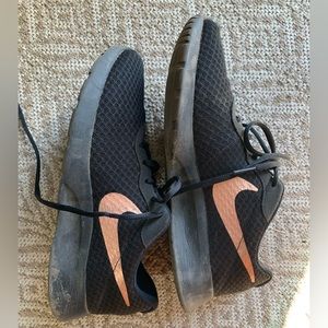 NIKE Black and Rose Gold Light Weight Athletic Shoes—Size 9
